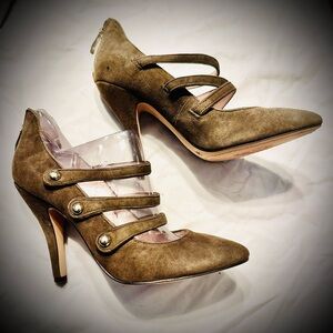 Elegant Olive Green Heels